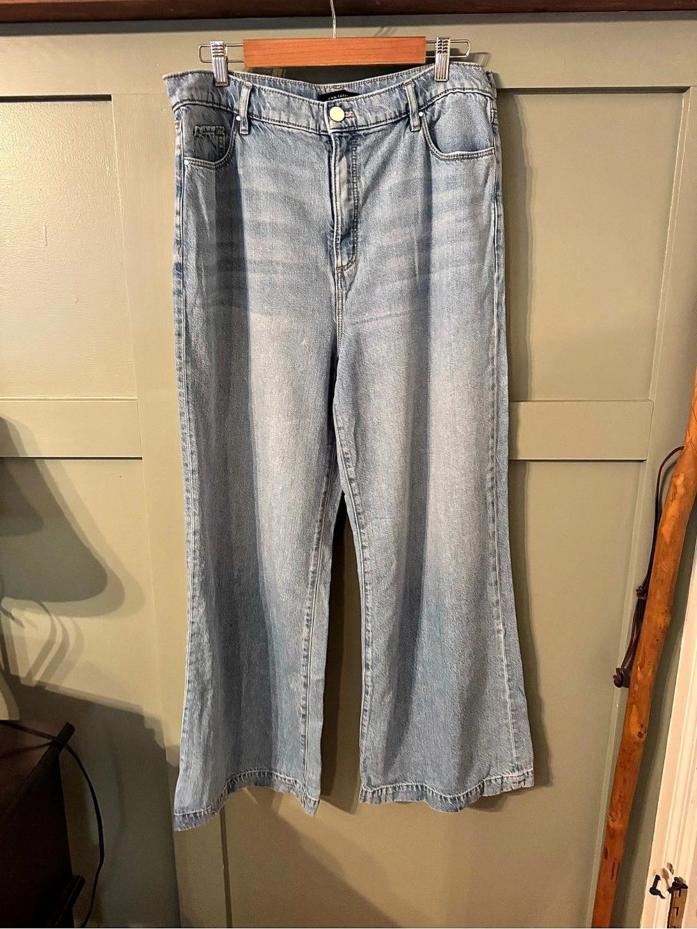 Ann Taylor Straight Leg Jeans in Blue Waist 14 Like New